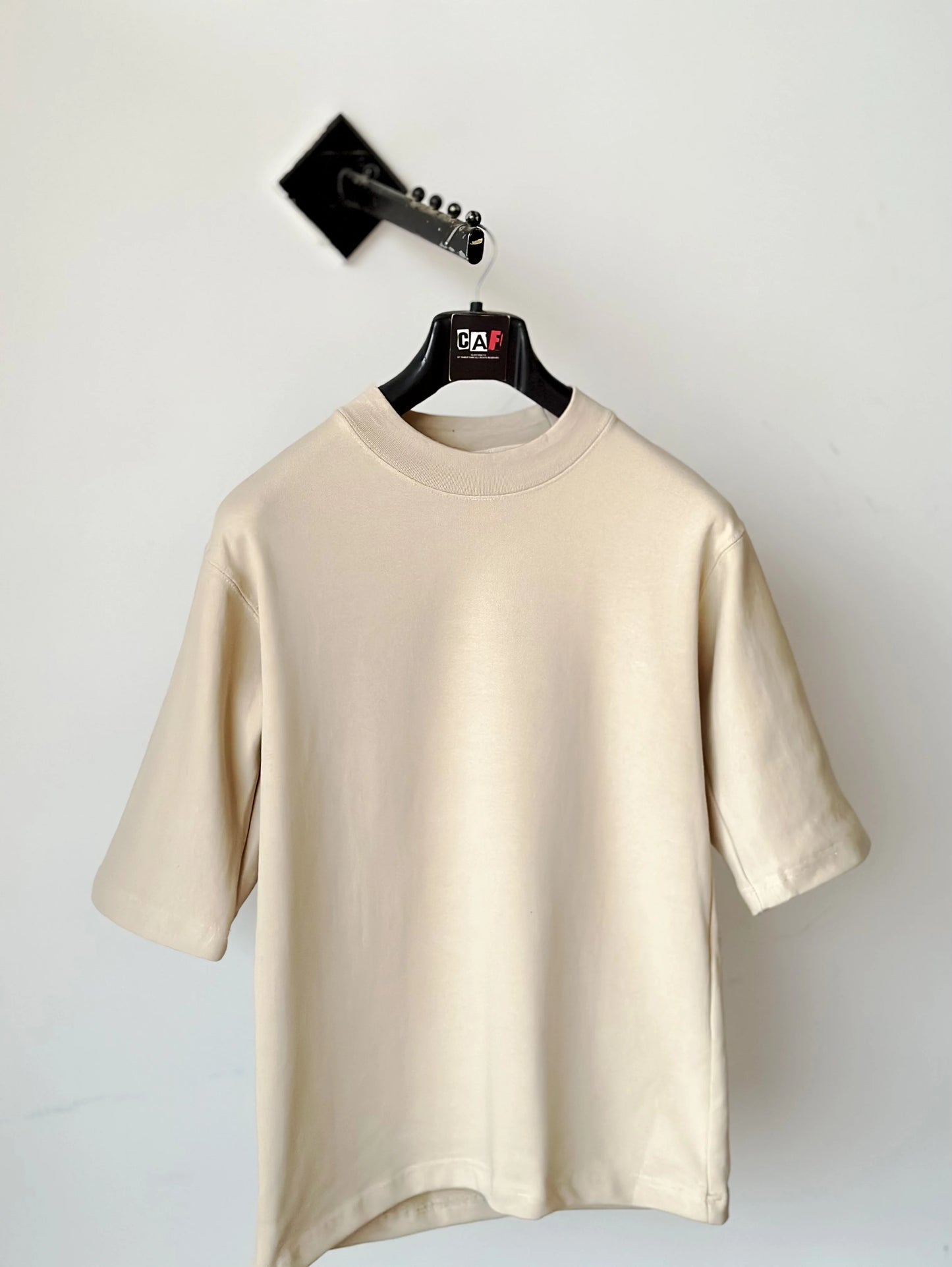 Drop shoulder plain off-white T-shirt