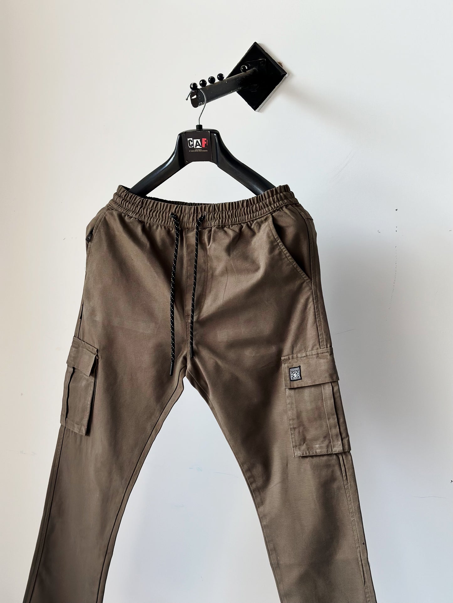 Sleek & Functional Cargo Trousers