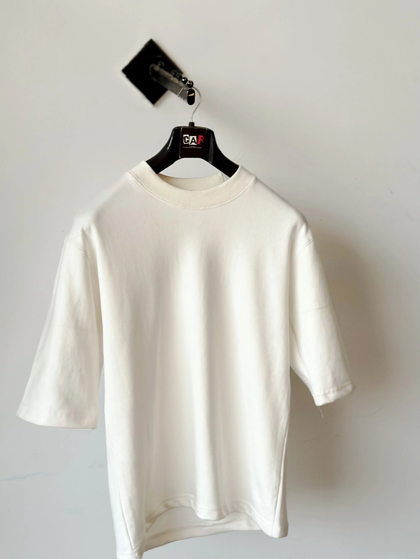 Drop shoulder plain off-white T-shirt