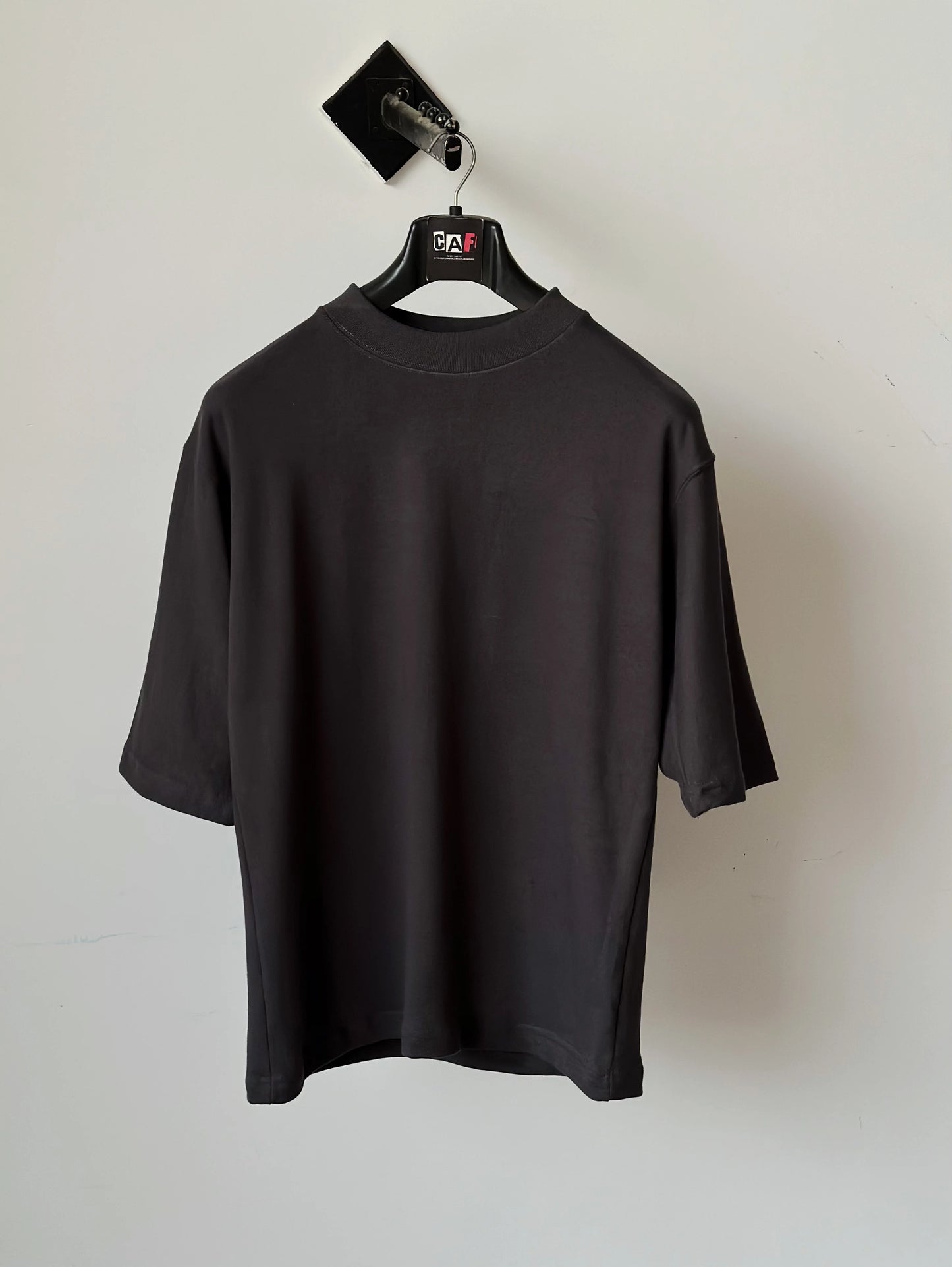 Drop shoulder plain off-white T-shirt